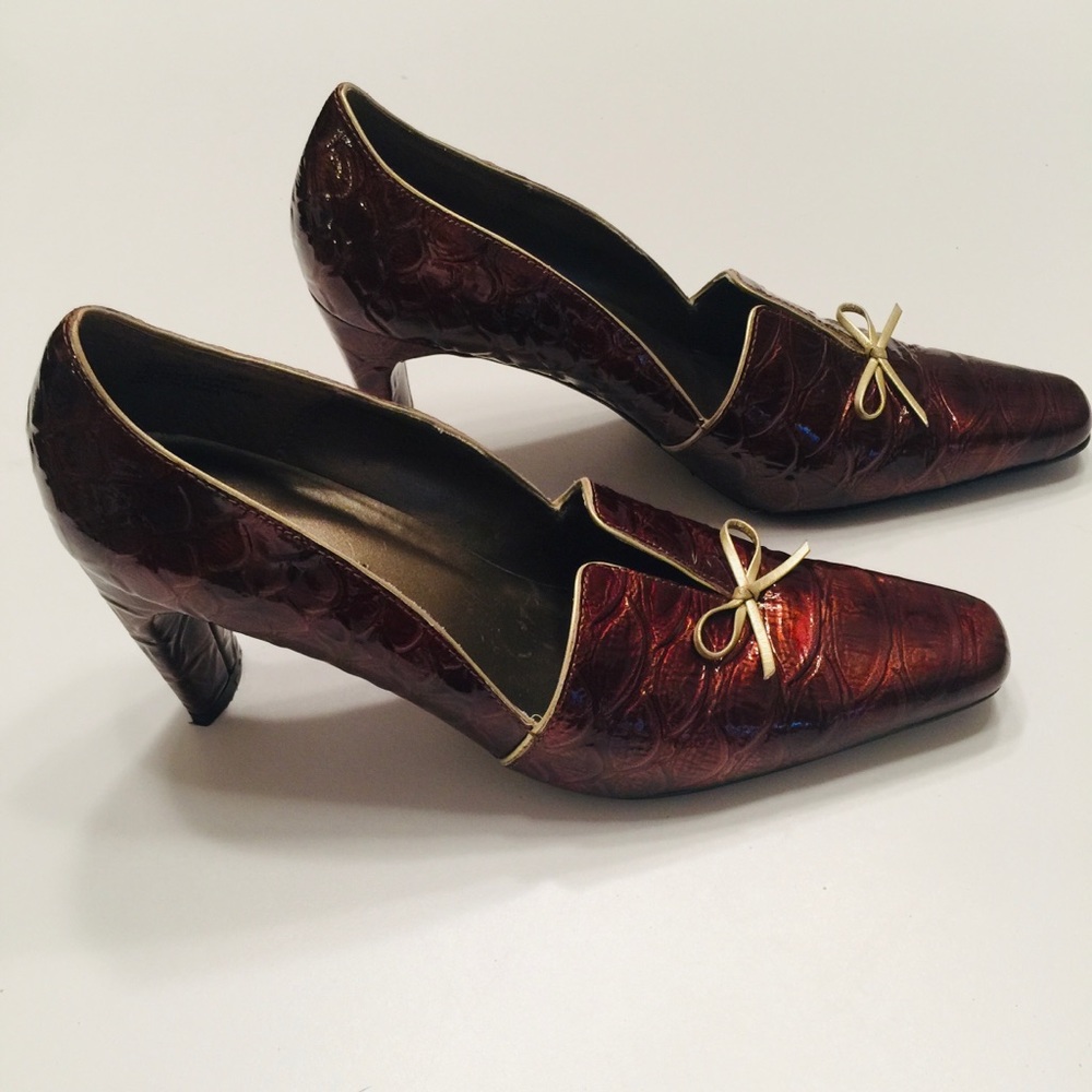 Bellini Burgundy Metallic Patterned Heels with Gold Trim